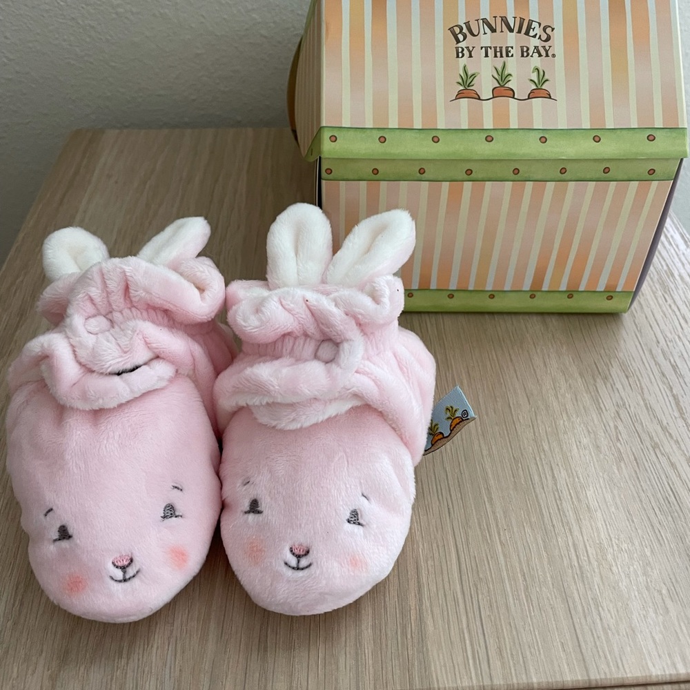 Brand new pink 0-6 month old baby slippers